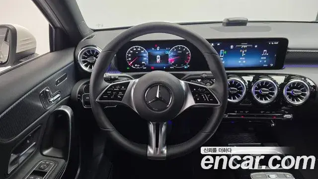 Mercedes-Benz A-Class 2025 — Photo 16/31