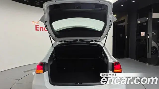Mercedes-Benz A-Class 2025 — Photo 25/31