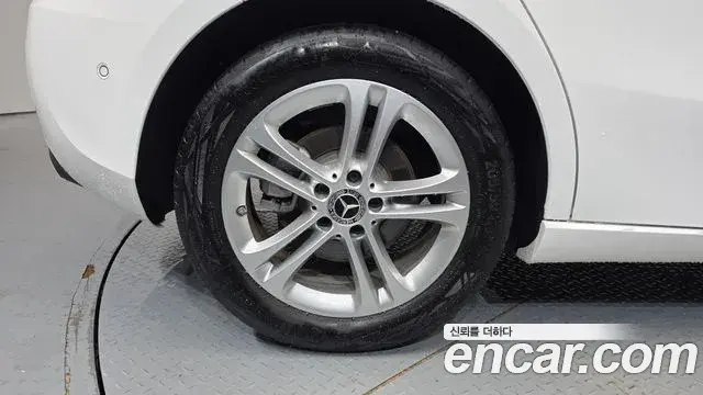 Mercedes-Benz A-Class 2025 — Photo 21/31