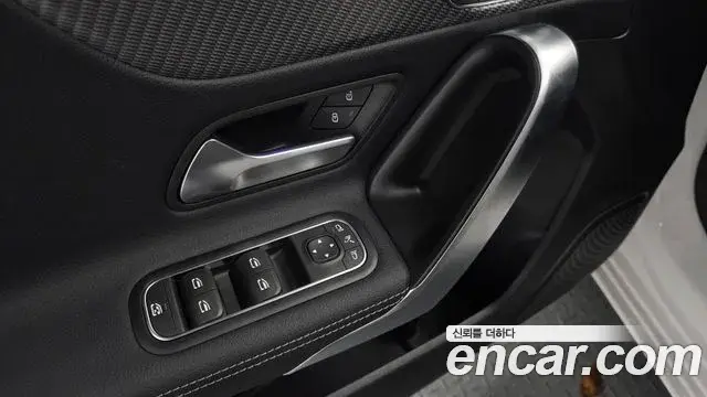 Mercedes-Benz A-Class 2025 — Photo 15/31