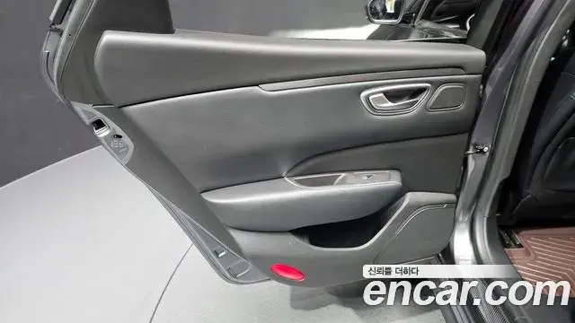 Renault Samsung SM6 2023 — ფოტო 13/32