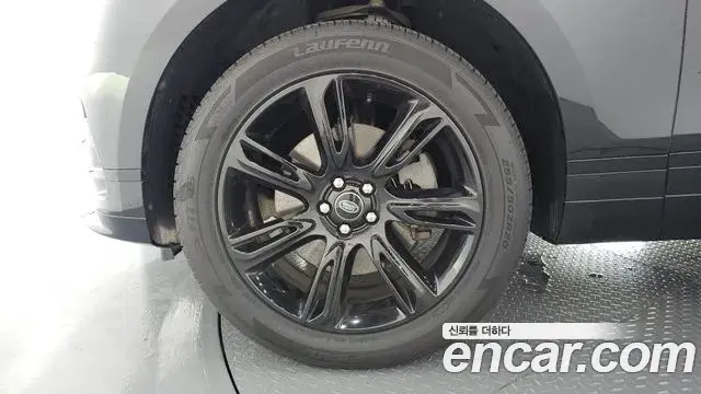 Land Rover Range Rover Velar 2023 — Photo 17/20