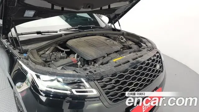 Land Rover Range Rover Velar 2023 — Photo 10/20