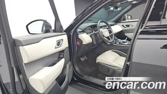 Land Rover Range Rover Velar 2023 — Photo 12/20