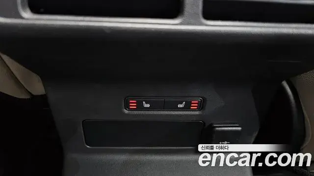 Land Rover Range Rover Velar 2023 — Photo 6/20