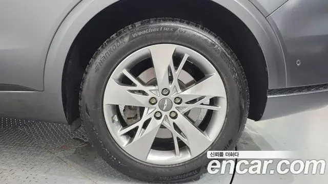 Genesis GV70 2022 — Şəkil 25/33