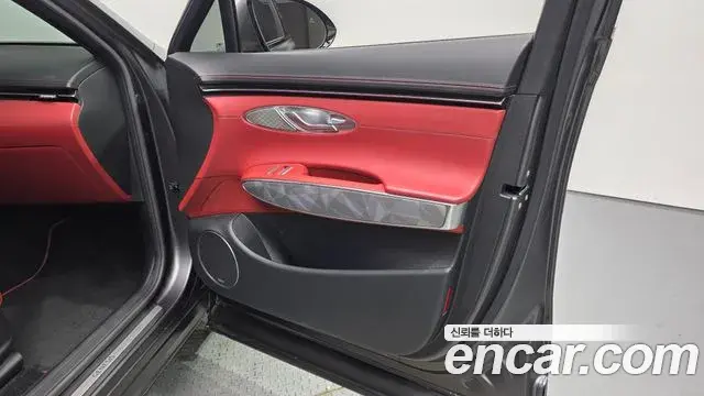 Genesis GV70 2022 — Şəkil 24/33