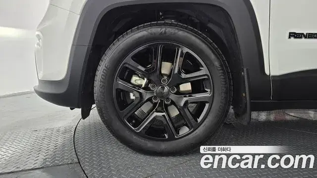 Jeep Renegade 2023 — Şəkil 16/20