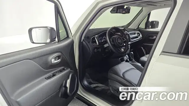 Jeep Renegade 2023 — Şəkil 11/20