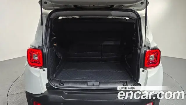 Jeep Renegade 2023 — Şəkil 10/20