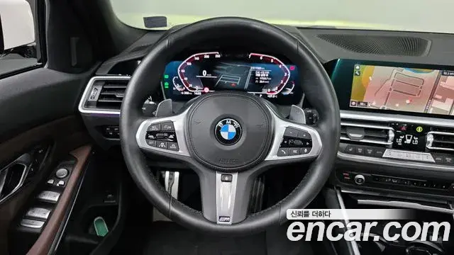 BMW 3 Series 2022 — Photo 24/33