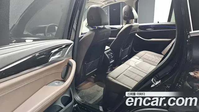 BMW X3 2022 — ფოტო 28/31