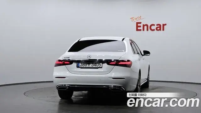 Mercedes-Benz E-Class 2020 — Фото 4/20