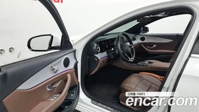 Mercedes-Benz E-Class 2020 — Фото 10/20