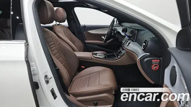 Mercedes-Benz E-Class 2020 — Фото 11/20