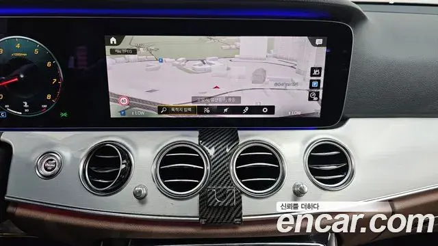 Mercedes-Benz E-Class 2020 — Фото 14/20