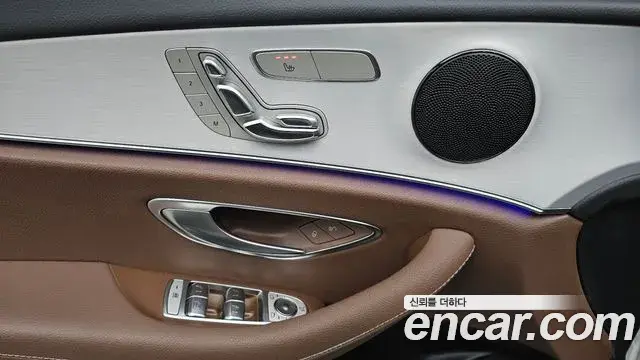 Mercedes-Benz E-Class 2020 — Фото 19/20