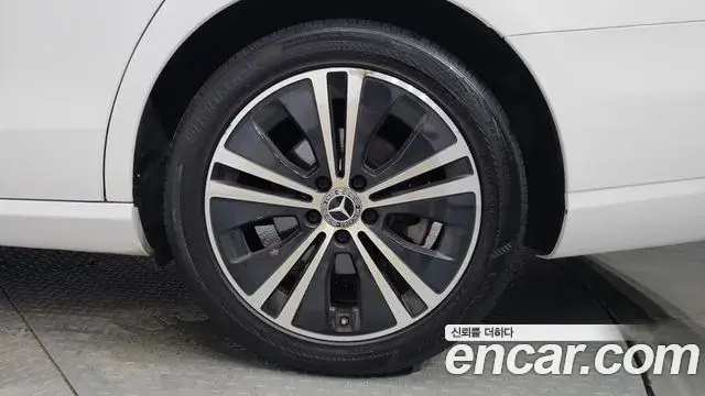 Mercedes-Benz E-Class 2020 — Şəkil 11/32