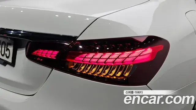 Mercedes-Benz E-Class 2020 — Şəkil 28/32