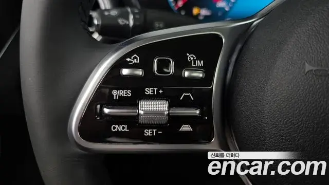 Mercedes-Benz C-Class 2021 — Photo 13/30