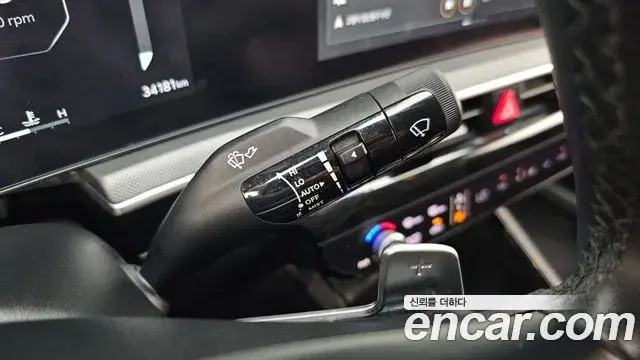 Kia K5 2024 — ფოტო 30/33