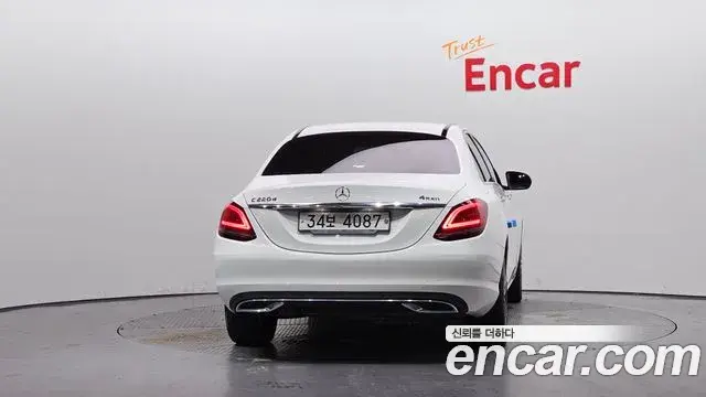 Mercedes-Benz C-Class 2019 — Фото 4/20