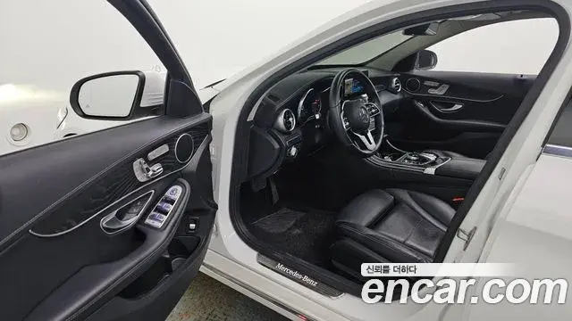 Mercedes-Benz C-Class 2019 — Фото 10/20