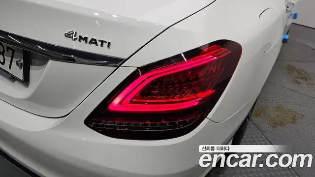 Mercedes-Benz C-Class 2019 — Photo 2/30