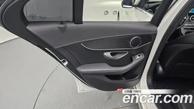 Mercedes-Benz C-Class 2019 — Photo 22/30