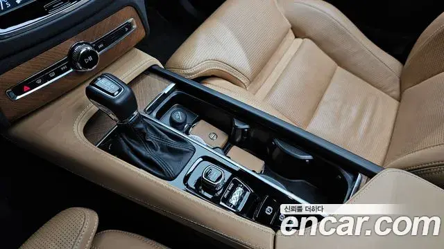 Volvo XC90 2019 — Şəkil 12/20