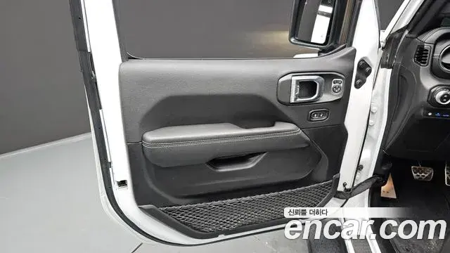 Jeep Wrangler 2022 — Photo 28/29