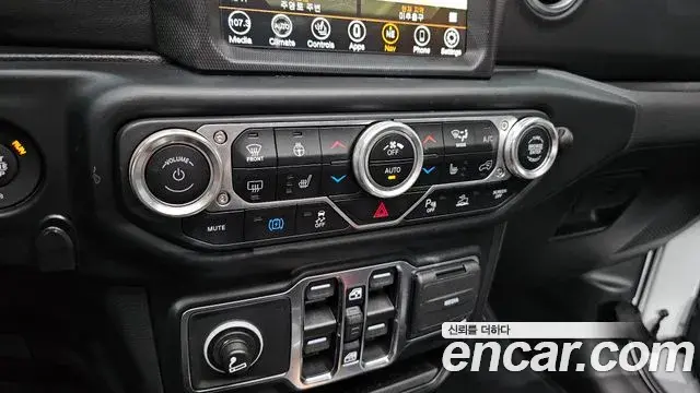 Jeep Wrangler 2022 — Photo 17/29