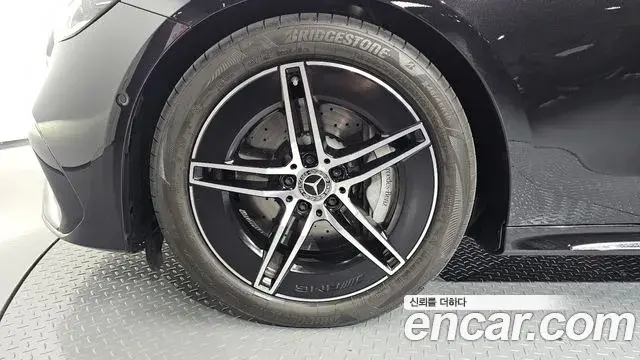 Mercedes-Benz E-Class 2025 — ფოტო 20/32