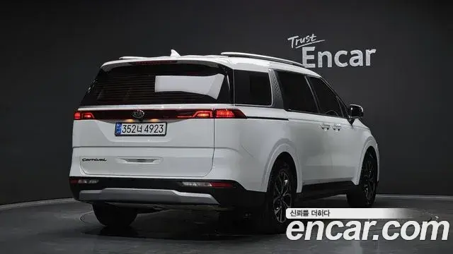 Kia Carnival 2021 — Фото 2/20