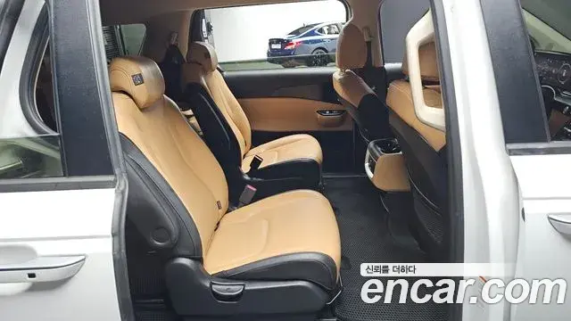 Kia Carnival 2021 — Фото 10/20