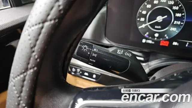 Kia Carnival 2021 — Фото 17/20