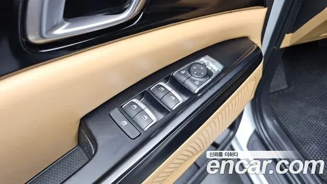 Kia Carnival 2021 — Фото 18/20