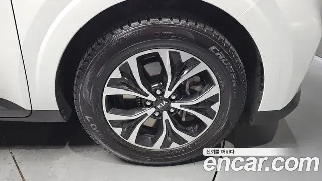 Kia Carnival 2021 — Şəkil 21/30