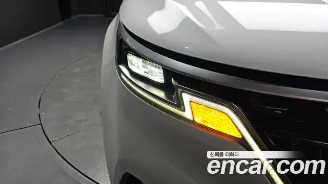 Kia Carnival 2021 — Şəkil 25/30