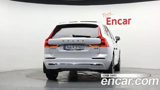 Volvo XC60 2025 — Photo 8/20