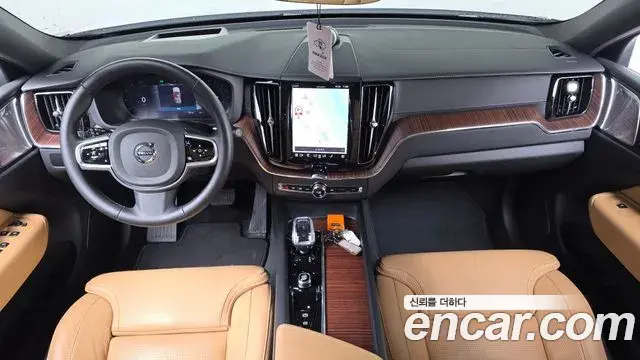 Volvo XC60 2025 — Photo 2/20