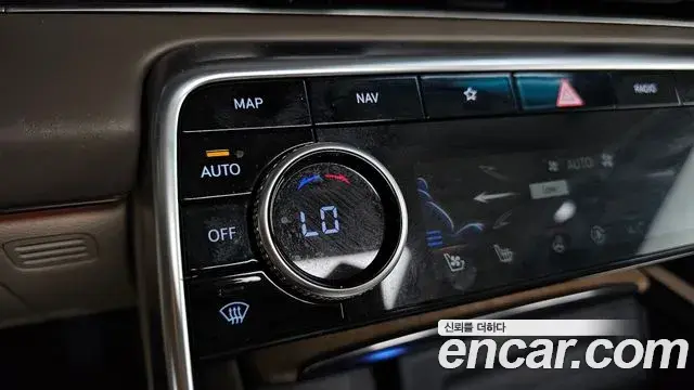 Genesis GV80 2021 — ფოტო 18/20