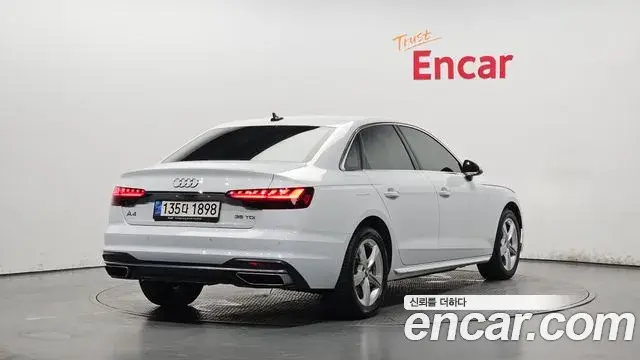 Audi A4 2021 — Фото 1/20