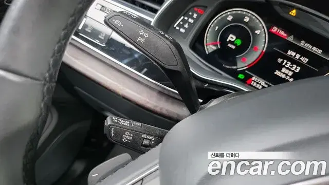 Audi Q7 2021 — ფოტო 8/34