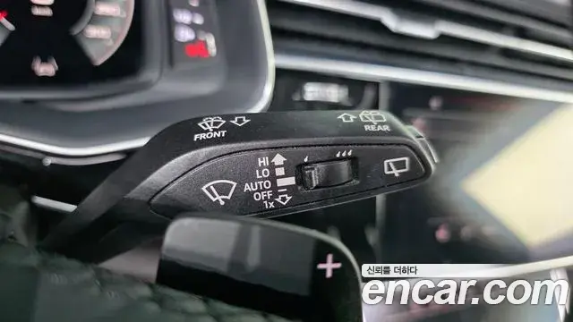 Audi Q7 2021 — ფოტო 15/34