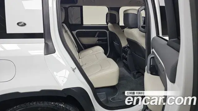 Land Rover Defender 2022 — Фото 11/20