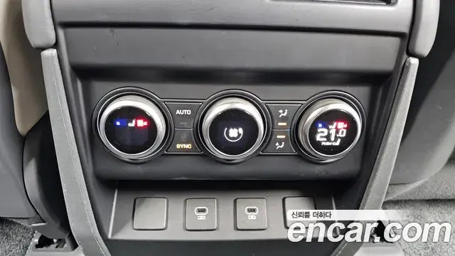 Land Rover Defender 2022 — Фото 12/20