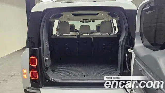 Land Rover Defender 2022 — Фото 20/20