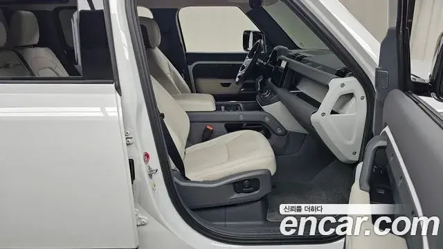 Land Rover Defender 2022 — Photo 12/31