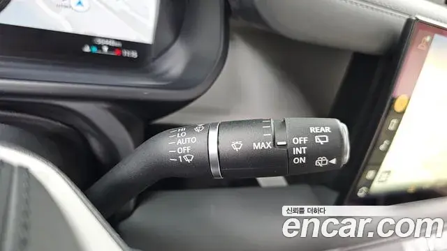 Land Rover Defender 2022 — Photo 28/31